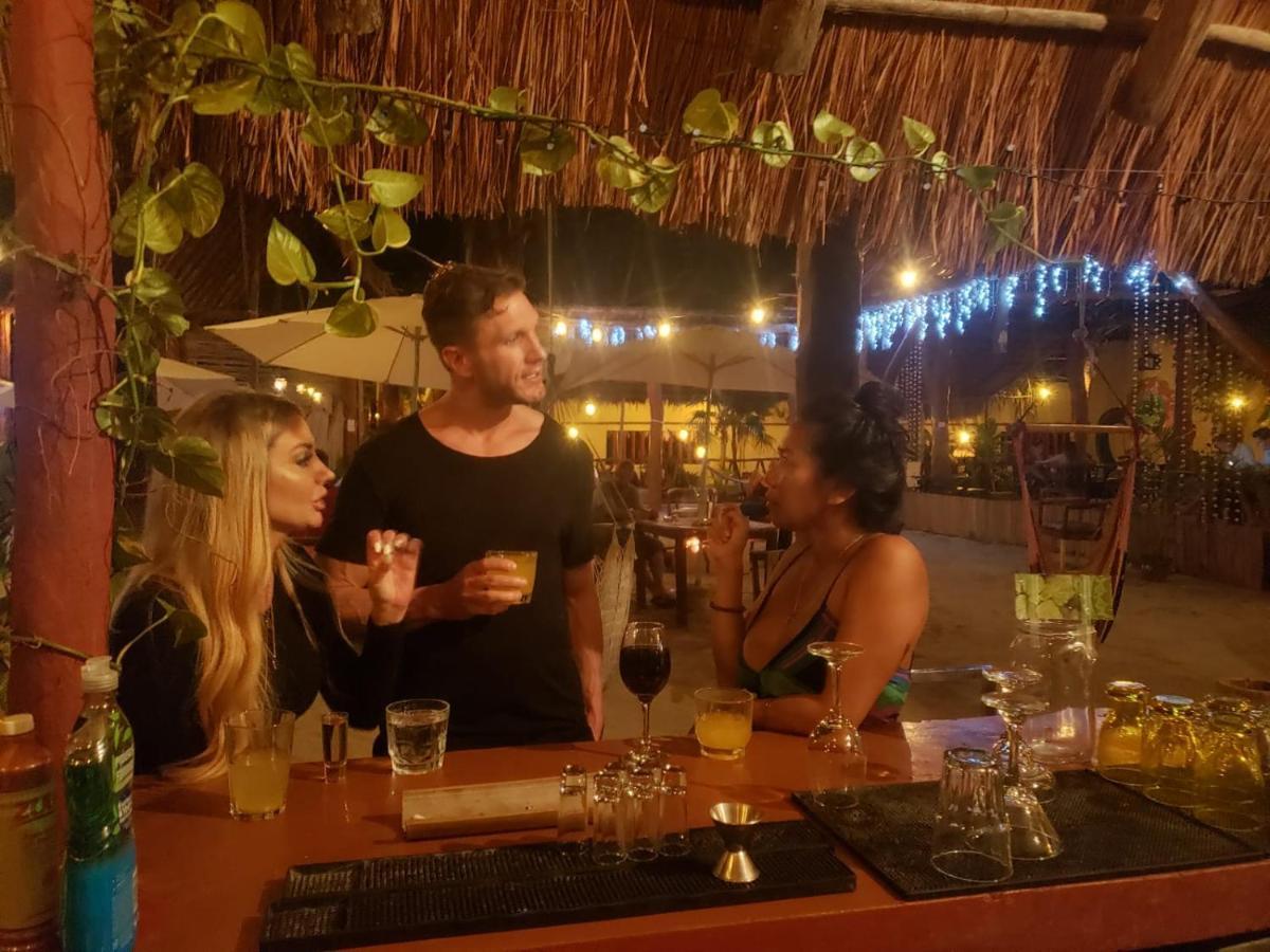 The All Inclusive Hostel - Food, Drinks And Transportation To The Beach And Cenotes Tulum Bagian luar foto