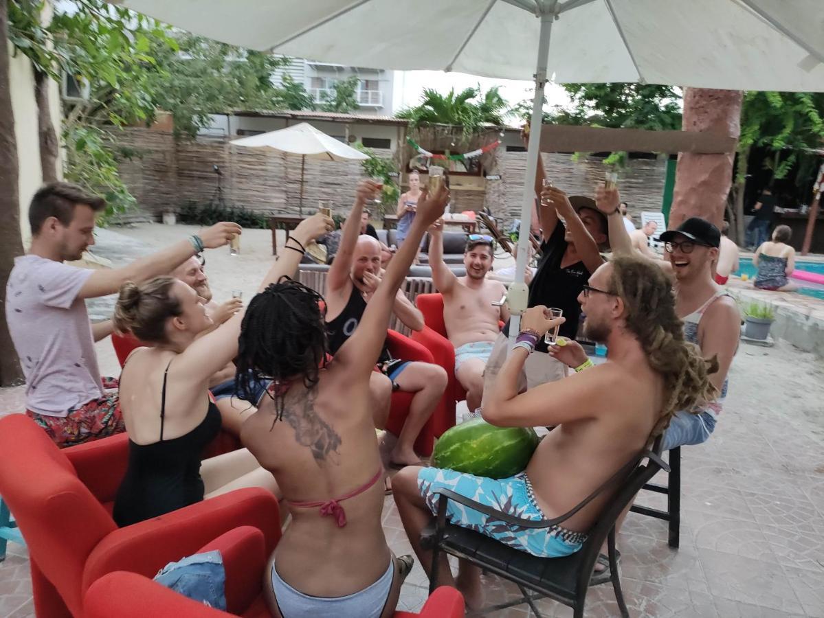 The All Inclusive Hostel - Food, Drinks And Transportation To The Beach And Cenotes Tulum Bagian luar foto