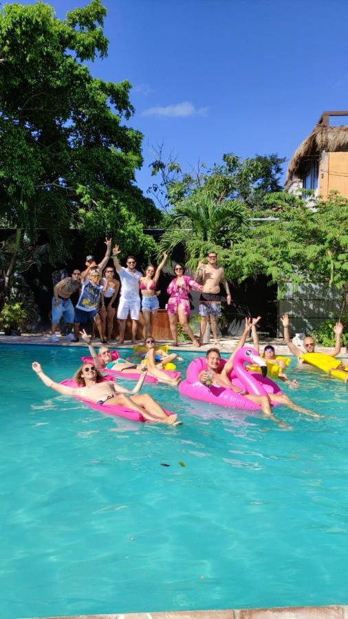 The All Inclusive Hostel - Food, Drinks And Transportation To The Beach And Cenotes Tulum Bagian luar foto